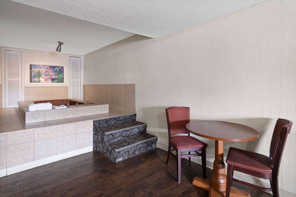 Rodeway Inn Youngstown Zimmer foto